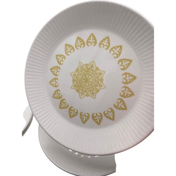 Set of Vtg Serenade by Sheffield Gold Medallion 2 Dessert Bowl & 4 bread plates - Picture 2 of 7